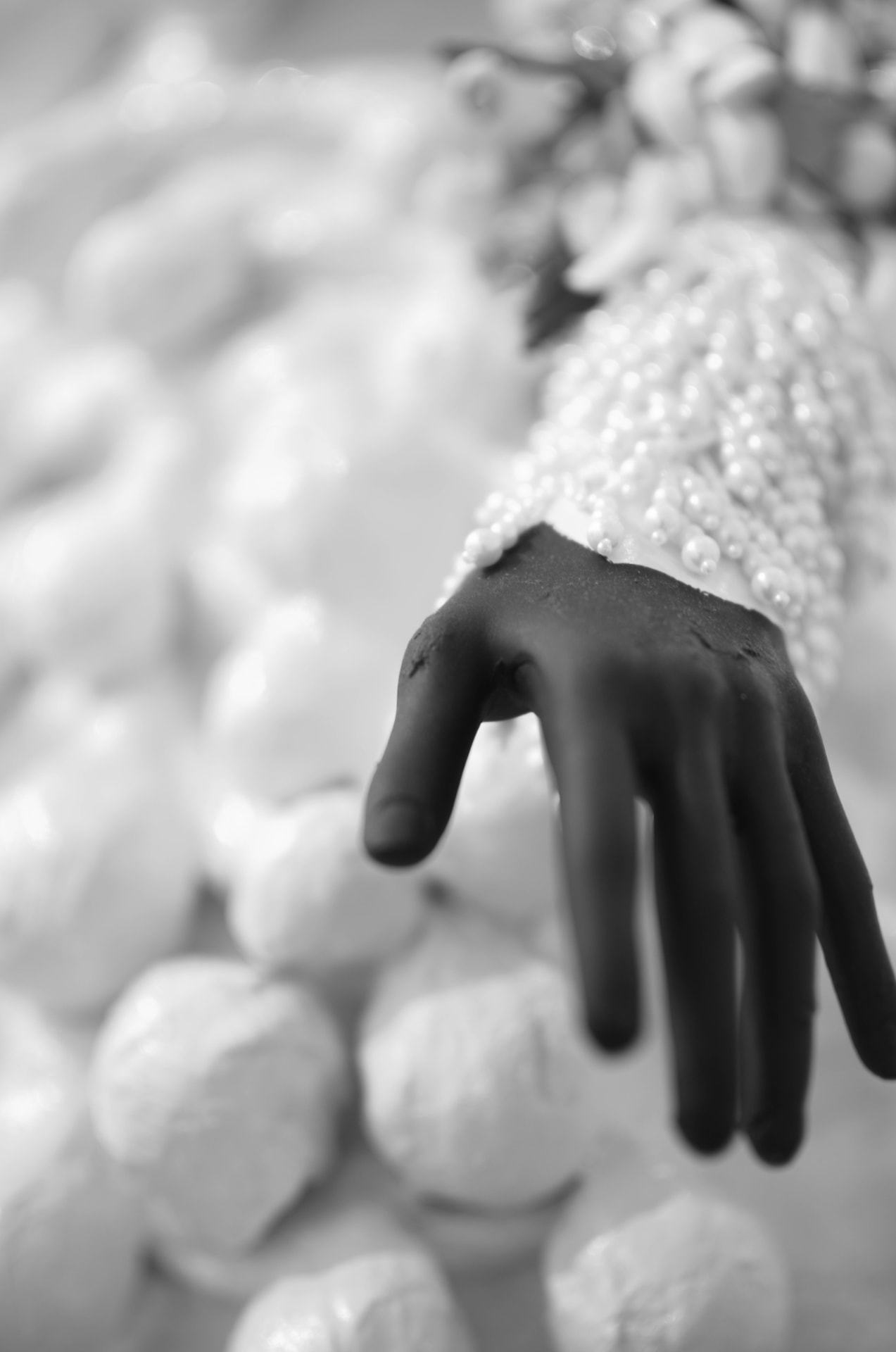 Black Glove, Pearls