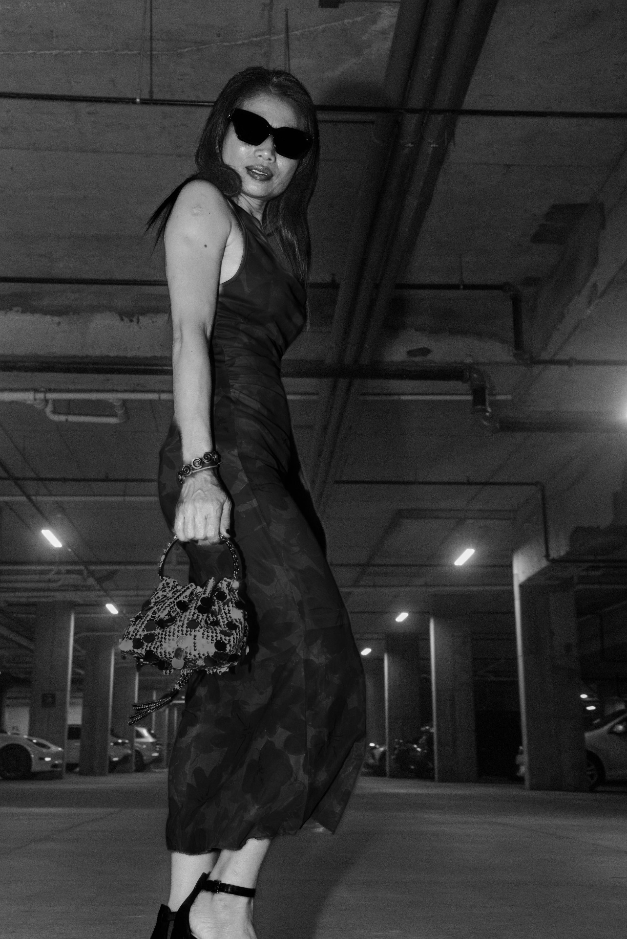 Sawan, Garage, Monochrome