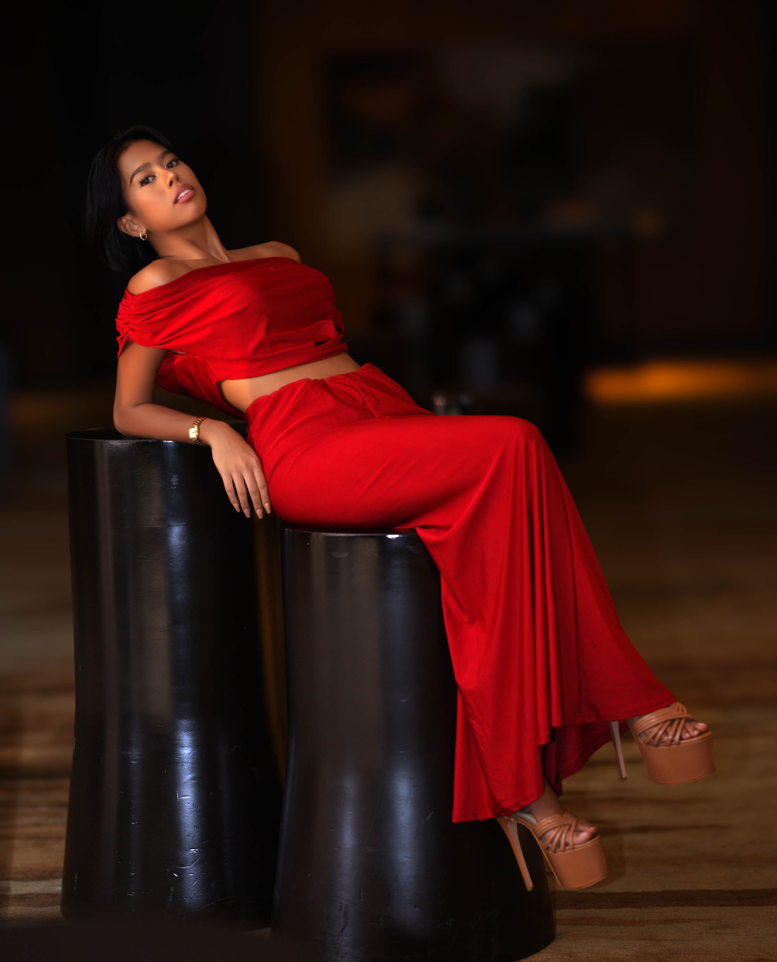 Se Le in red, Manila after dark